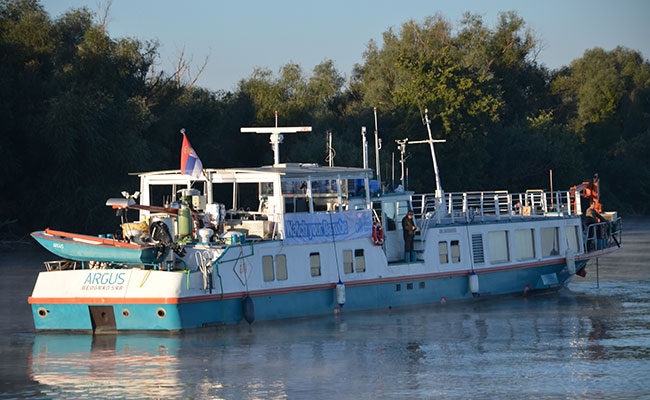 Forschungsschiff ARGUS auf der Donau