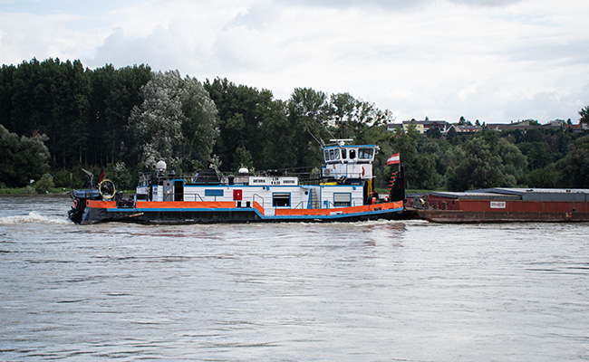Schiff auf der Donau