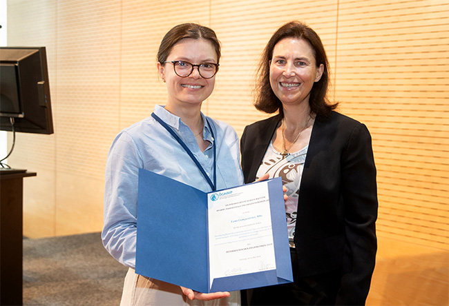 Verleihung Hygienepreis 2024Lena Campostrini und Past-Präsidentin Prof. Monika Ehling-Schulz